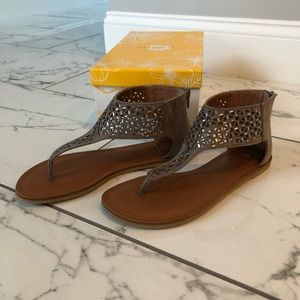 Yellow Box Sagittarius Taupe Sandals Size 7